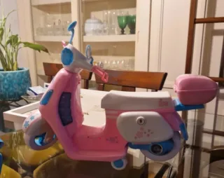 Nancy y su moto rosa