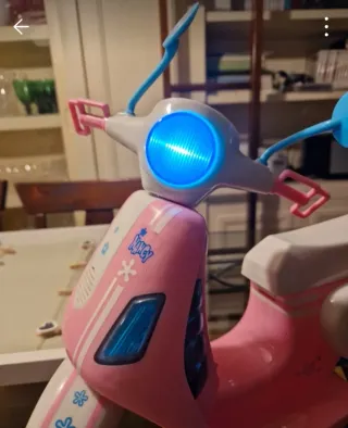 Nancy y su moto rosa