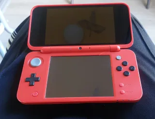 Nintendo 2DS Edición Poké Ball