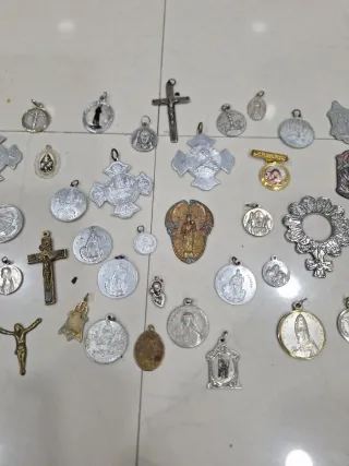 Lote de medallas religiosas antiguas