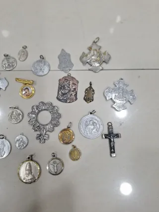Lote de medallas religiosas antiguas