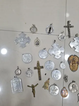 Lote de medallas religiosas antiguas