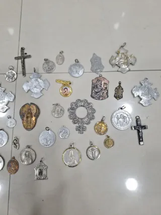 Lote de medallas religiosas antiguas