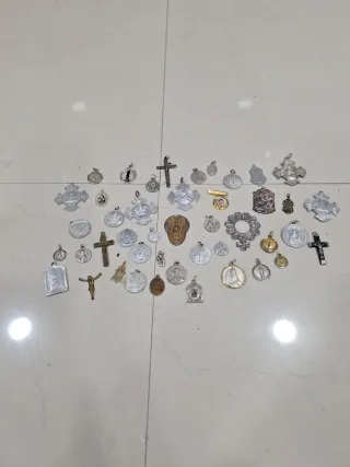 Lote de medallas religiosas antiguas