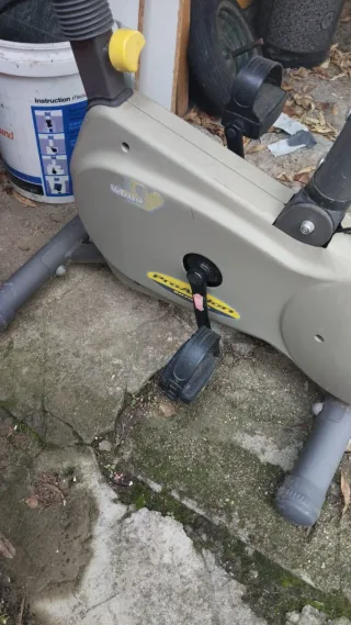 Bicicletta statica per esercizi