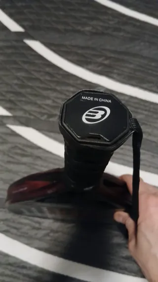 Pala de pádel Bullpadel Proline con funda