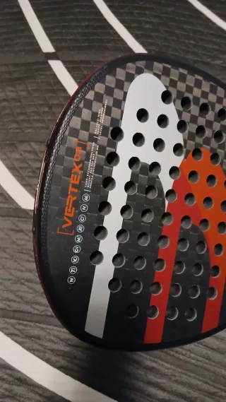 Pala de pádel Bullpadel Proline con funda