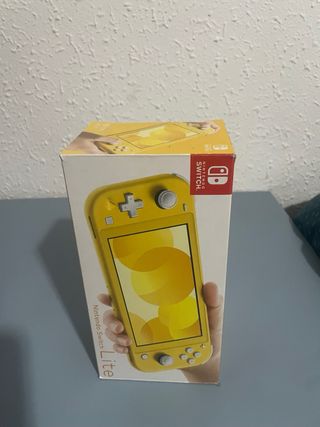 Nintendo Switch Lite Amarilla + 2 Juegos