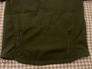 Chaqueta militar softshell con parches