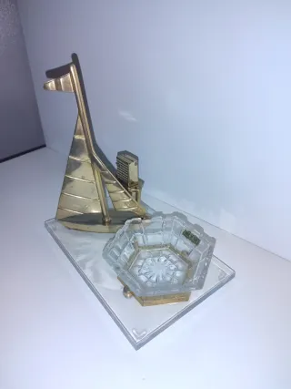 Adorno barco dorado vintage mechero y cenicero