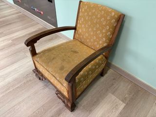 Sillón bajo Art Decó. Butaca descalzadora antigua