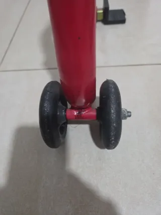 Caballete trasero moto rojo