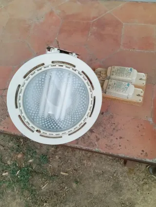 Lampada da soffitto circolare. Diametro 20 cm