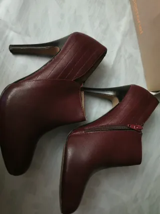 Botín granate tacón usados una sola vez