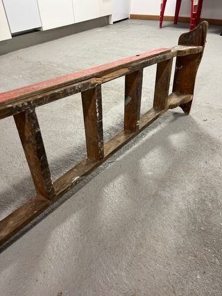 Escalera de madera vintage