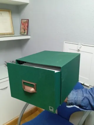 40 Ficheros de oficina de cartón duro.