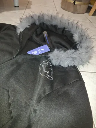 Felpa zip con pelo e strass, con cappuccio