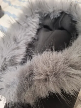 Felpa zip con pelo e strass, con cappuccio