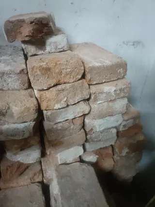 Ladrillos macizos refractarios antiguos