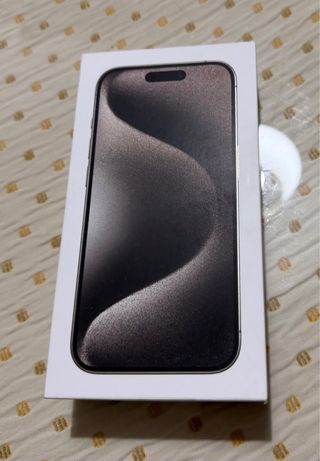 Caja iPhone 15 Pro + Fundas