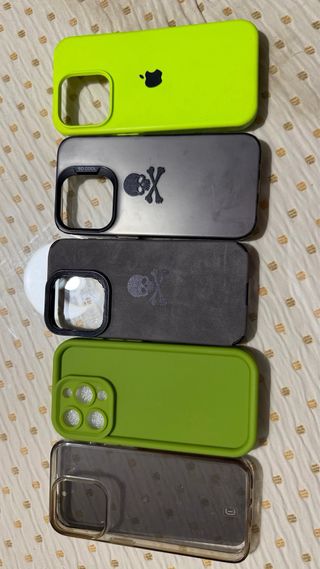 Caja iPhone 15 Pro + Fundas