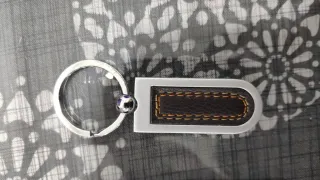 Nuovo portafoglio e portachiavi da uomo