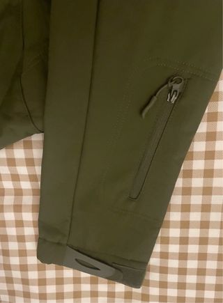 Chaqueta estilo militar softshell con parches
