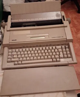 Máquina de escribir Olivetti Lettera E545-II