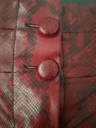 Minifalda efecto piel Zara