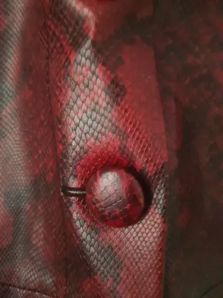 Minifalda efecto piel Zara