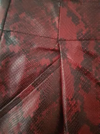 Minifalda efecto piel Zara