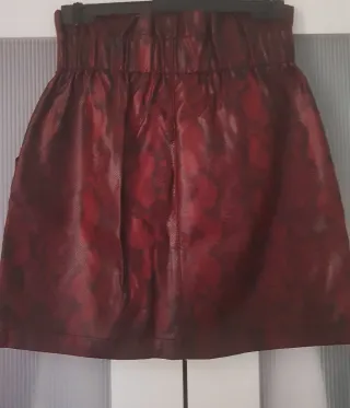 Minifalda efecto piel Zara