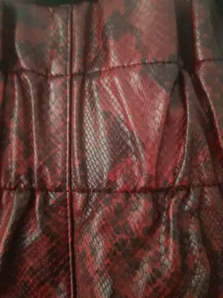 Minifalda efecto piel Zara