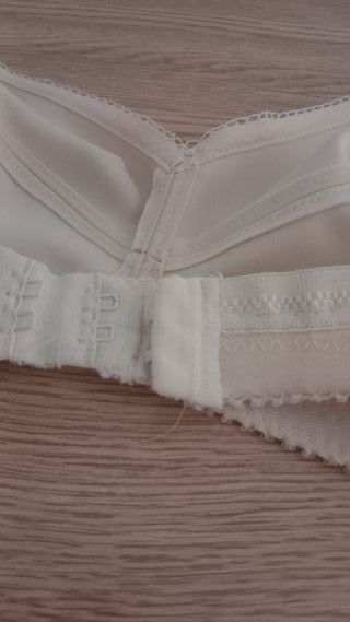 Sujetador beige con encaje