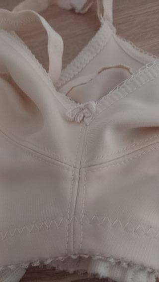 Sujetador beige con encaje
