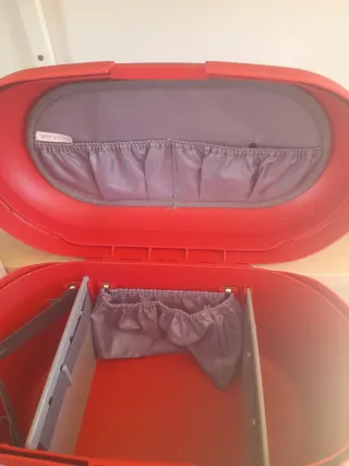 Maleta de mano roja y gris