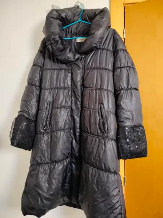 Abrigo acolchado negro talla 40