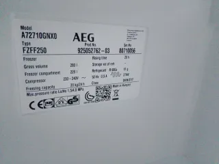 Congelador vertical AEG plateado