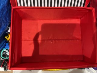 Caja pequeña IKEA para juguetes