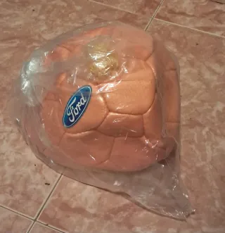 Due Palloni da Calcio Ford 2001