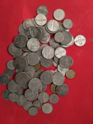 Lotto di oltre 100 monete antiche