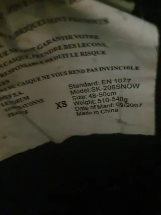 Sci Fischer con scarponi e casco