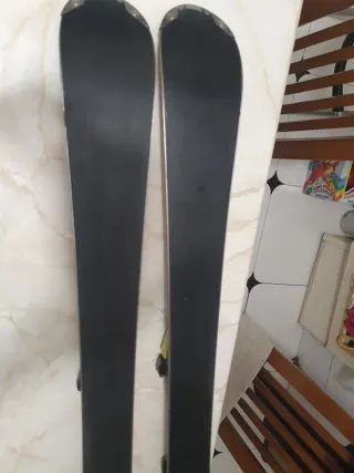 Sci Fischer con scarponi e casco