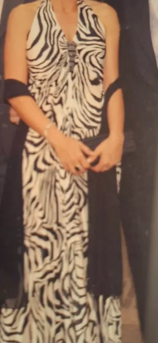 Vestido de fiesta plisado, estampado cebra,