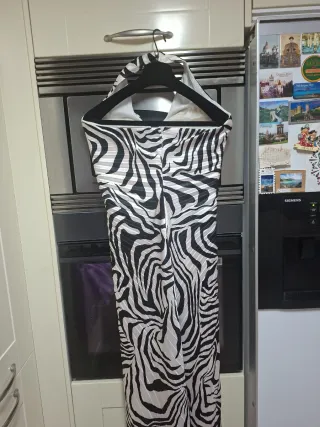 Vestido de fiesta plisado, estampado cebra,