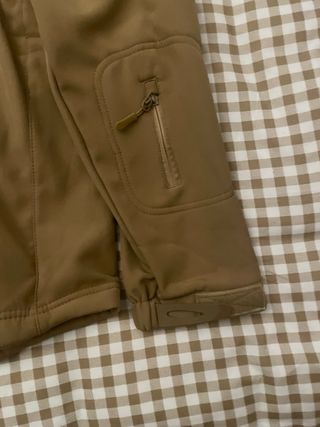 Chaqueta Militar Softshell con Parches