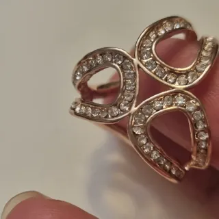 Sujeta pañuelos o fulares nuevo