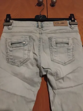 Pantalón vaquero azul claro