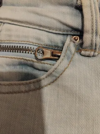 Pantalón vaquero azul claro