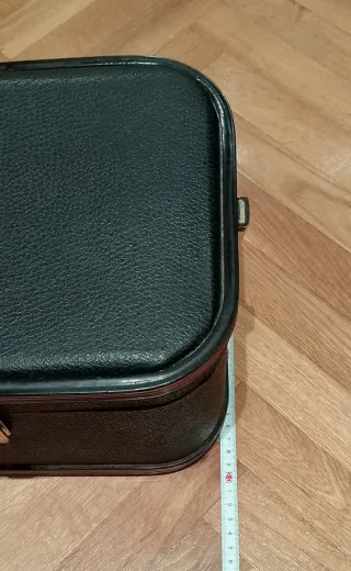 Neceser rígido mujer negro y dorado